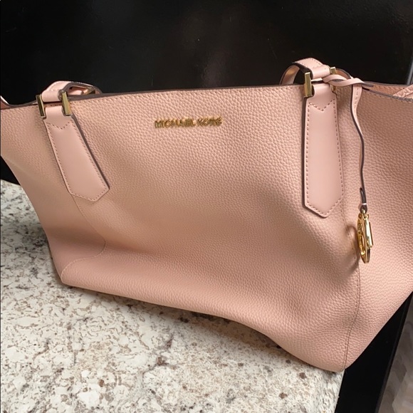 Michael Kors Handbags - Michael Kors purse